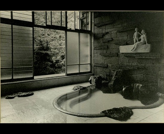 昭和４０年撮影
アート風呂　殿方
彫刻は桜井祐一氏の作品で現在は姫の湯へ移設