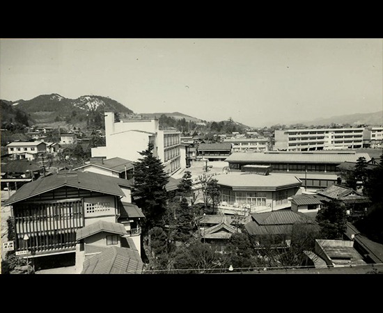 昭和４３年
中館及び浴場棟の完成