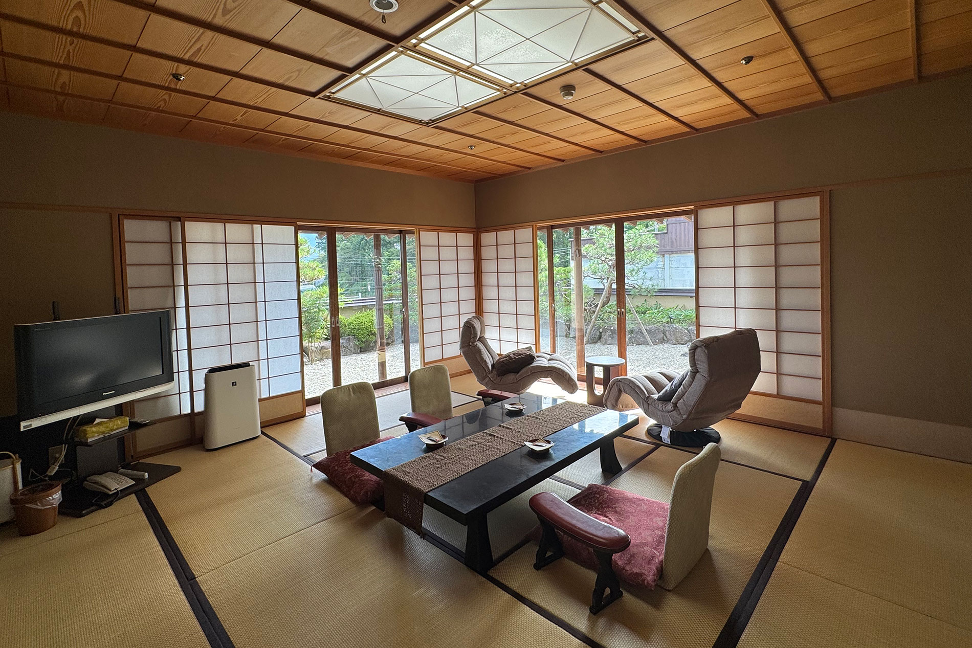 kaminoyamaonsen-tsukiokahotel-senkeien-hanare-hagi-washitsu-suite-onsentsuki-hinokiburo-6