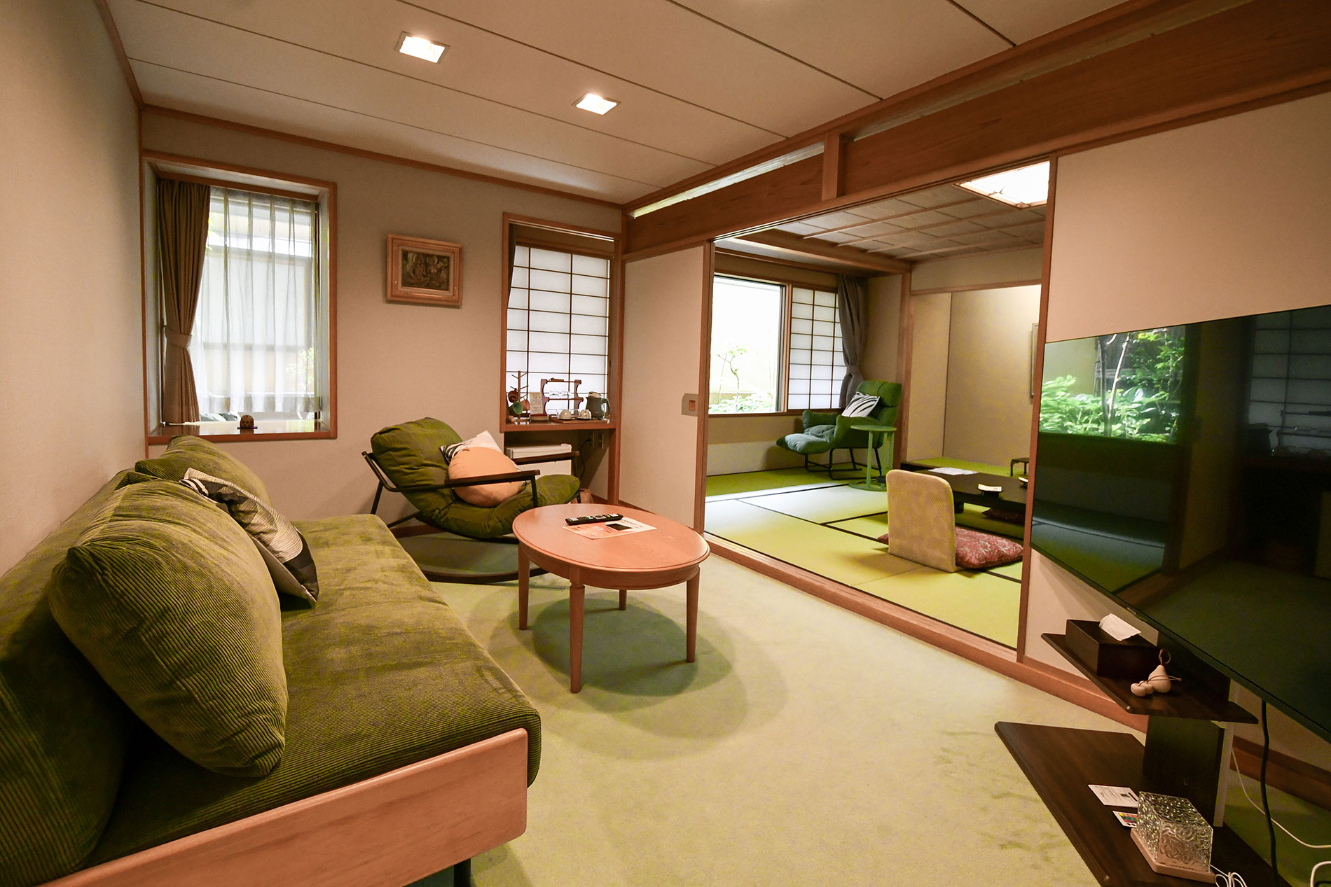 kaminoyamaonsen-tsukiokahotel-senkeien-hanare-tsuta-washitsu-suite-onsentsuki-teienview-family-1