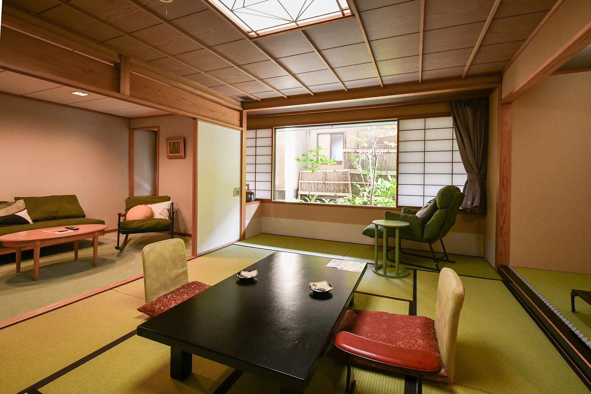 kaminoyamaonsen-tsukiokahotel-senkeien-hanare-tsuta-washitsu-suite-onsentsuki-teienview-family-2